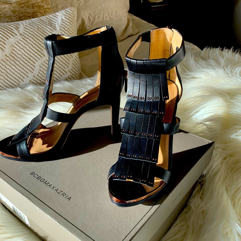 BCBGMAXAZRIA BlACK LEATHER FRINGE HIGH HEEL